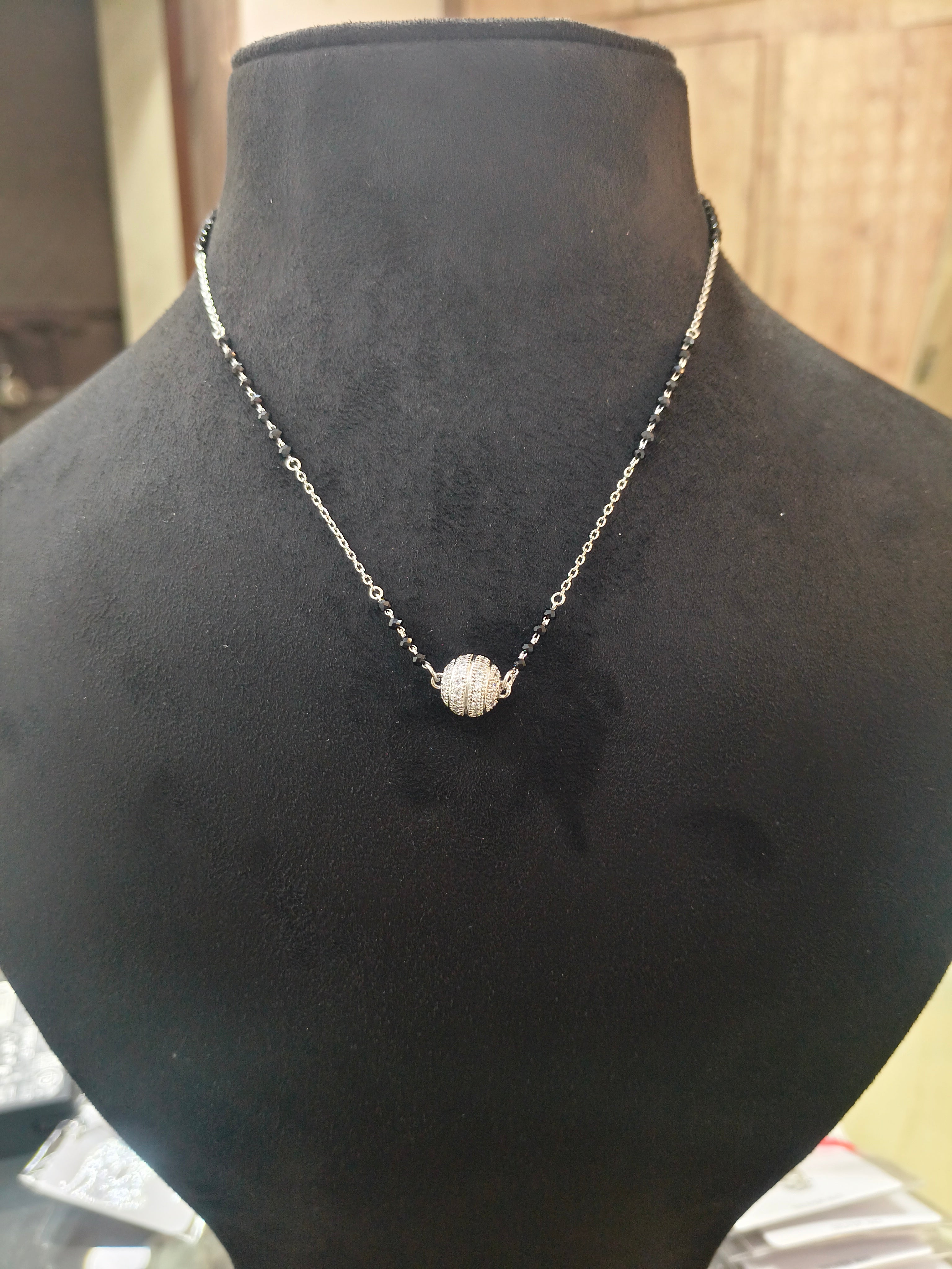 "शुद्ध चाँदी" Madhuri Dixit Mangalsutra