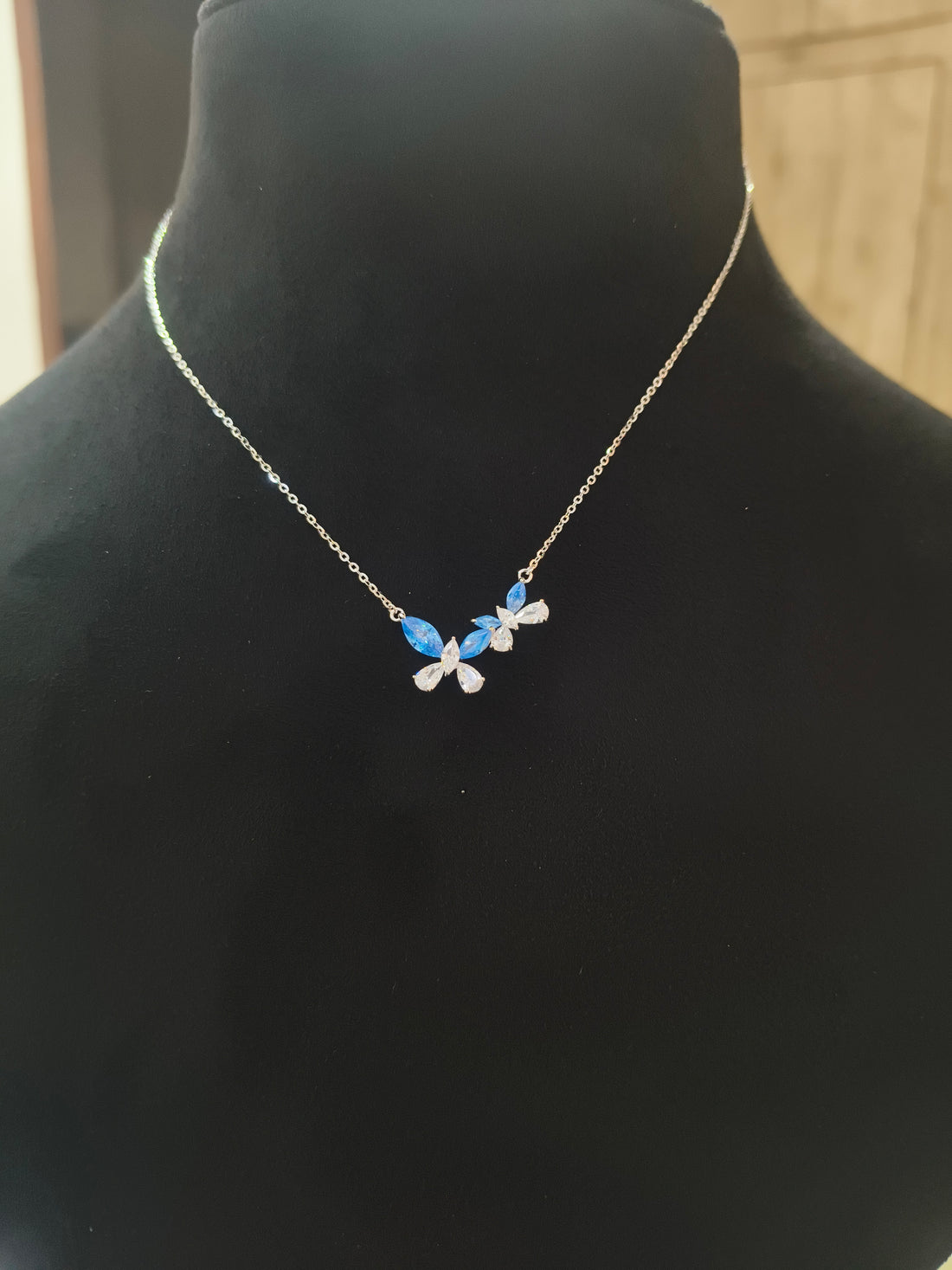 "शुद्ध चाँदी" Blue Sapphire Chain Pendant