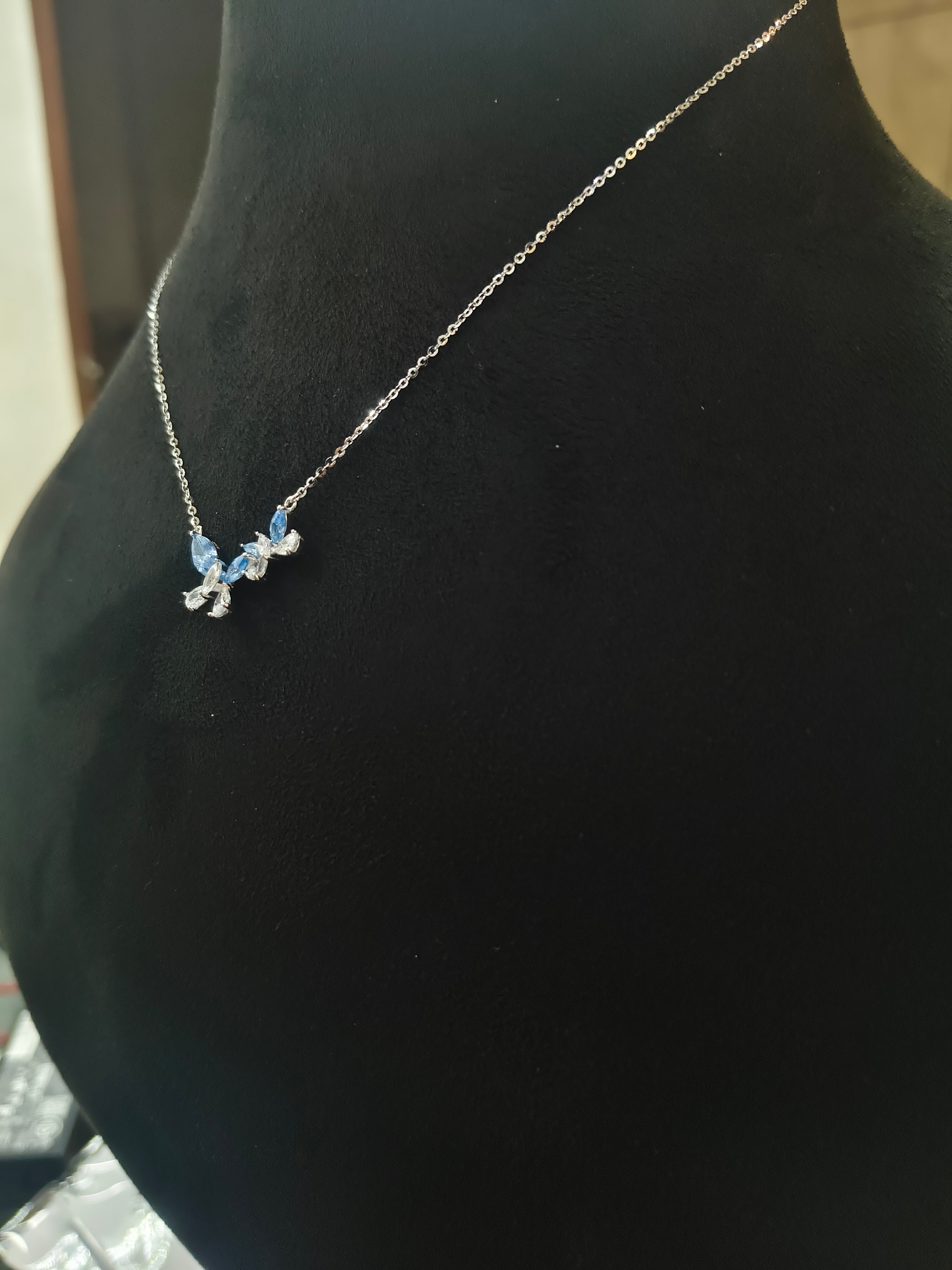 "शुद्ध चाँदी" Blue Sapphire Chain Pendant