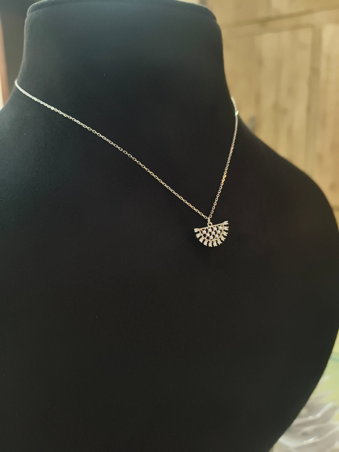 "शुद्ध चाँदी" Half Moon Pearl Italian Chain Pendant