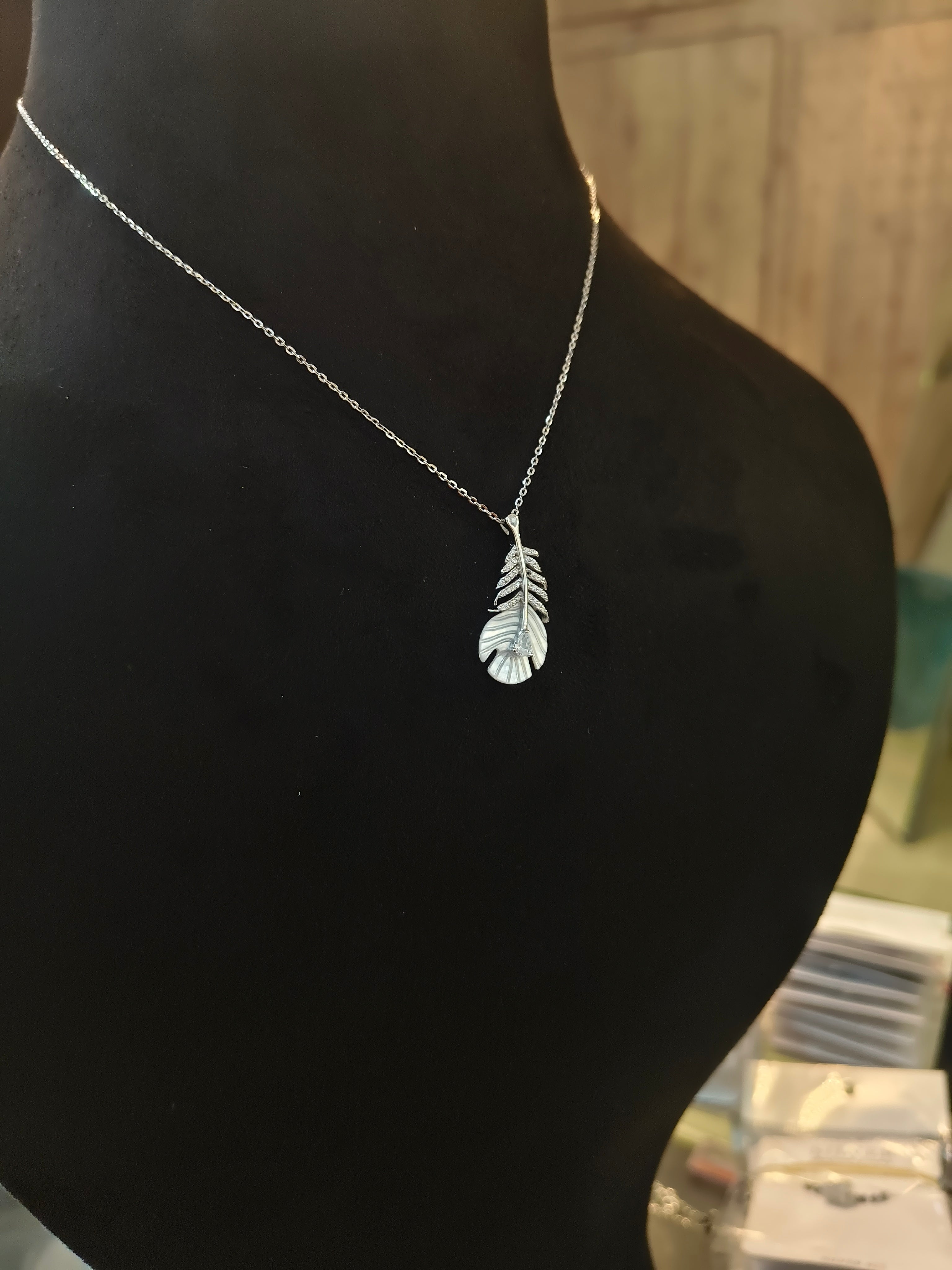 शुद्ध चाँदी :- Krishna Mor Pankh Chain Pendant