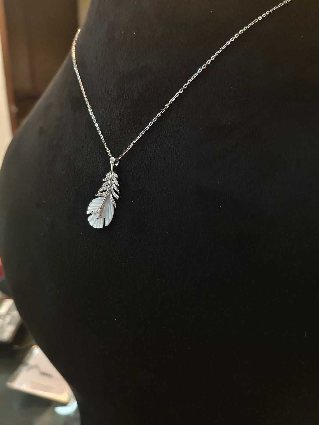 शुद्ध चाँदी :- Krishna Mor Pankh Chain Pendant