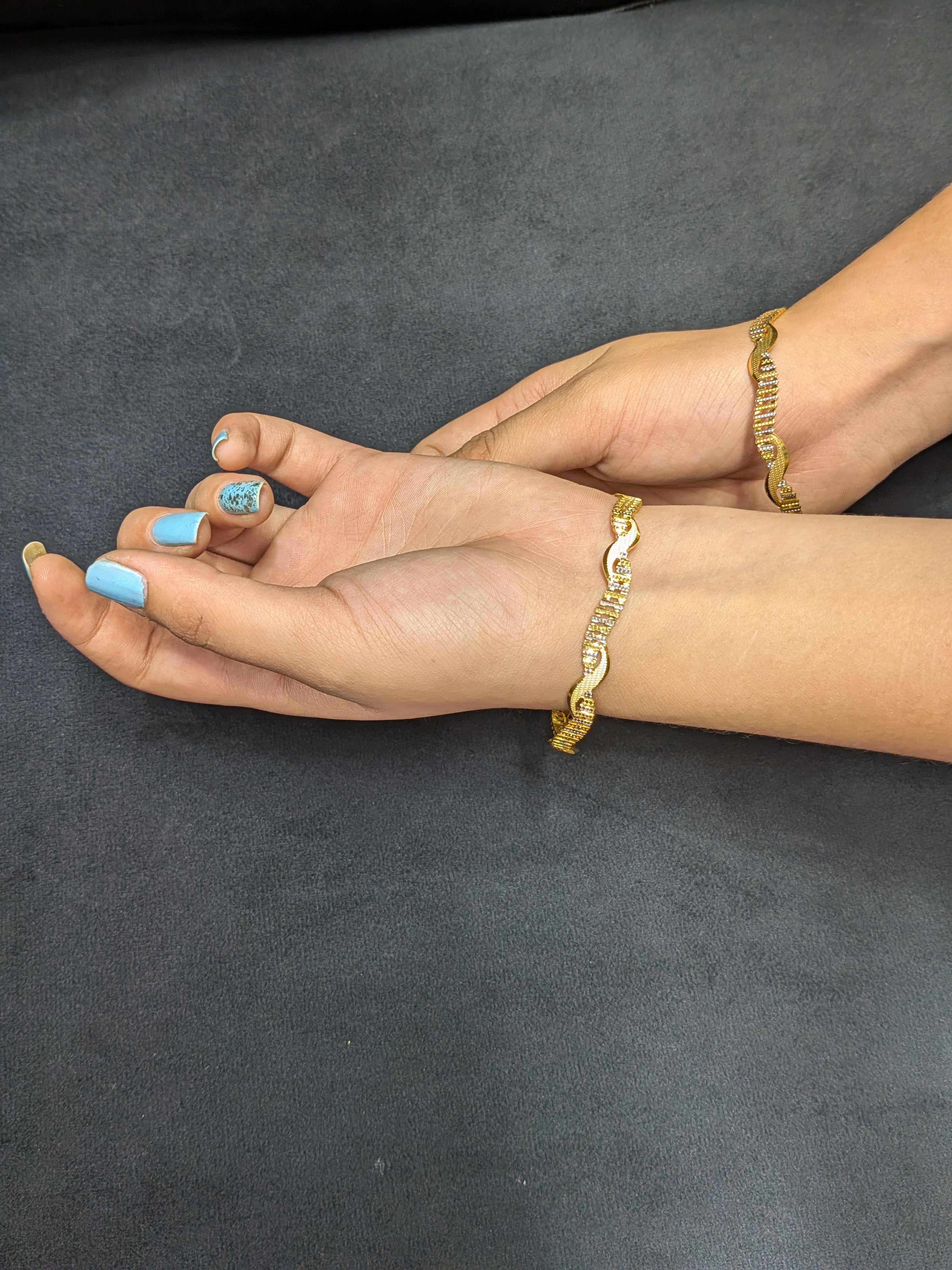 22K Gold Plated Wavy Bangle [1 Pair]